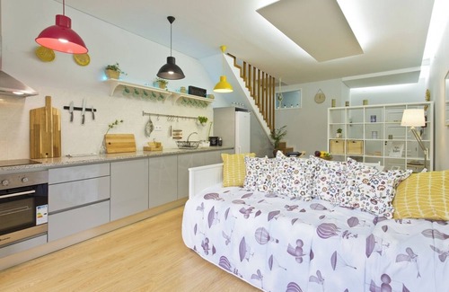 Uniao de Freguesias do Centro Apartment | 3 Cozy Bright Rustic Flats | City Center