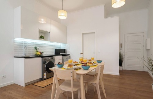 Uniao de Freguesias do Centro Apartment | 3 Cozy Bright Rustic Flats | City Center