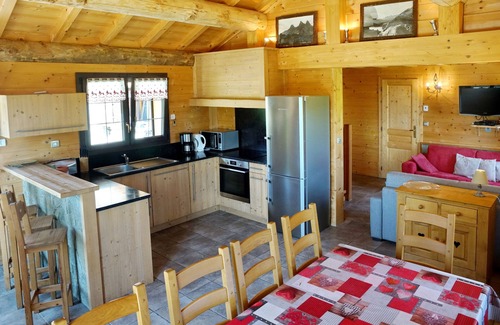 La Toussuire Ski Chalet | 3 * duplex apartments in Savoyard chalet in the heart of the Sybelles area