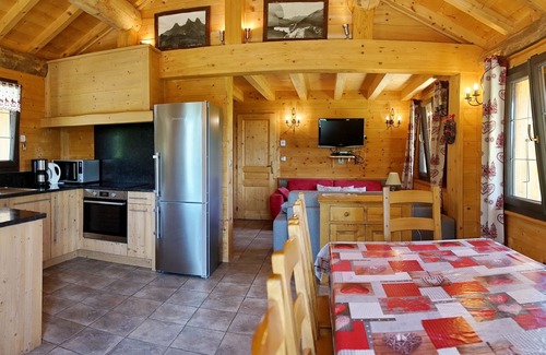 La Toussuire Ski Chalet | 3 * duplex apartments in Savoyard chalet in the heart of the Sybelles area