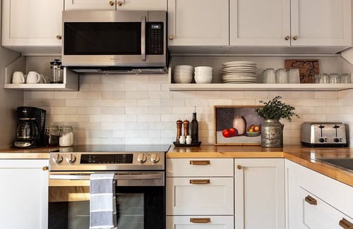 Nashville Apartment | 3-East: Luxe 3BR in Downtown Nashville, IN w/Rooftop Patio
