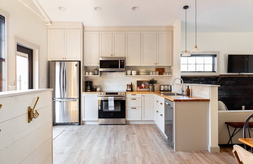 Nashville Apartment | 3-East: Luxe 3BR in Downtown Nashville, IN w/Rooftop Patio