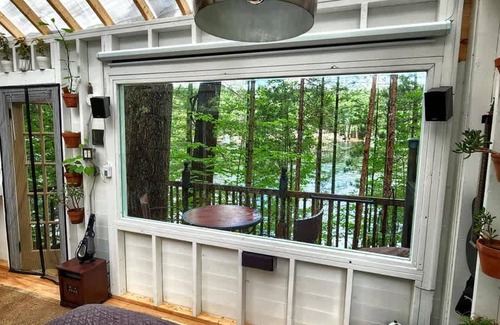 Brantingham Apartment | 3 Epic Stays on Private Island