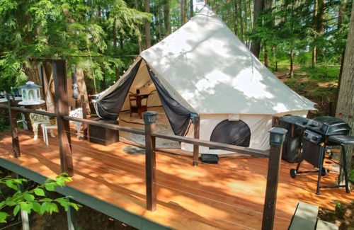 Brantingham Apartment | 3 Epic Stays on Private Island