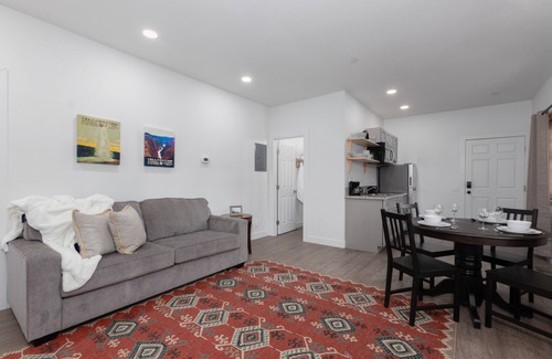 Mammoth Lakes Apartment | #3 EV charging - easy access to slopes/restaurants