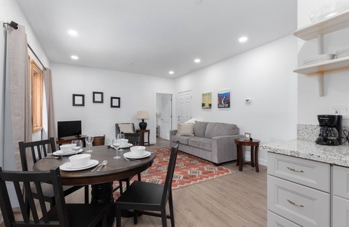 Mammoth Lakes Apartment | #3 EV charging - easy access to slopes/restaurants