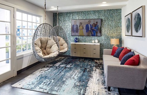 Beach Barber Tract Hotel | 3 Family-Friendly Rooms with Outdoor Pool and Close to the Beach