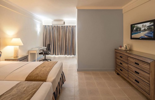 St. Lawrence Gap Hotel | 3 Family-friendly Units Close to Carlisle Bay! FREE Parking, Swimming Pool!