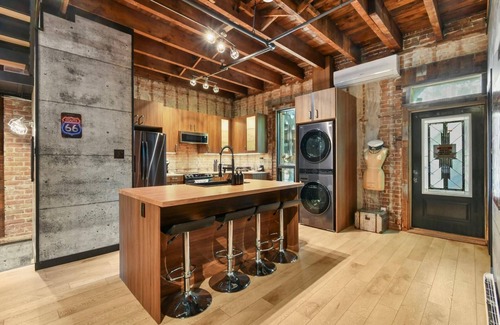 Downtown Montreal House | 3 Floor Penthouse in the heart of Downtown - Rooftop terrace and indoor parking