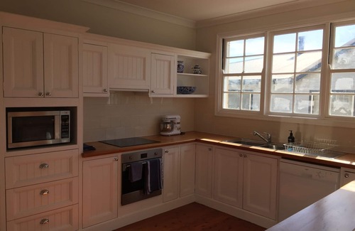 Catherine Hill Bay House | 3 for 2 offer! 50m to beach - oceanviews - Nat. Park views - whales - open fire