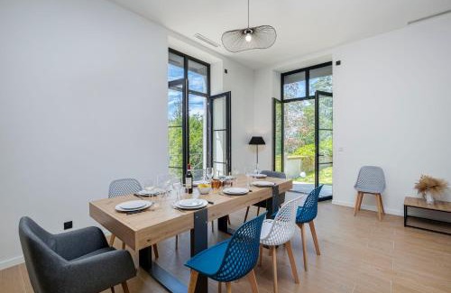 Vourles Apartment | 3 - Grand Appartement dans Château & Domaine privé à 15min de Lyon