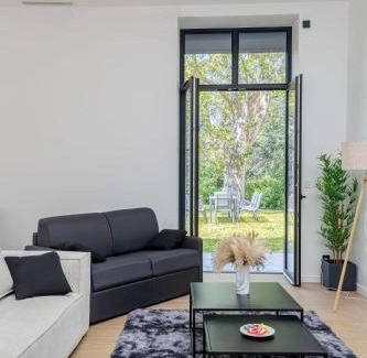 Vourles Apartment | 3 - Grand Appartement dans Château & Domaine privé à 15min de Lyon