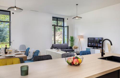 Vourles Apartment | 3 - Grand Appartement dans Château & Domaine privé à 15min de Lyon