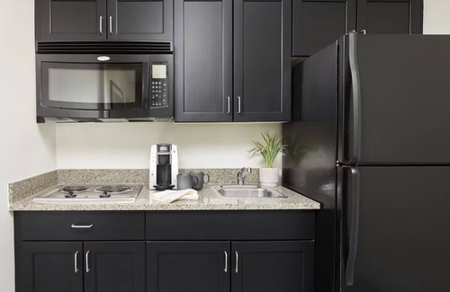 Capitol Hill Hotel | 3 Group Ready Suites in Prime DC Location Near Iconic Landmarks & Dining Scenes