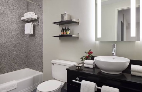 Capitol Hill Hotel | 3 Group Ready Suites in Prime DC Location Near Iconic Landmarks & Dining Scenes
