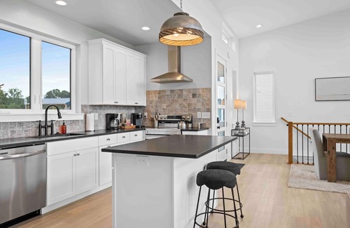 Dry Ridge House | 3 Homes, 3 Hot Tubs, 10BR/10 Bath, Near Ark!