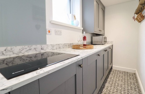 Dolgellau House | 3 IVY COURT, pet friendly, character holiday cottage in Dolgellau
