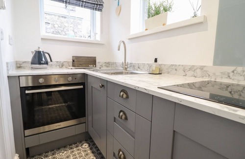 Dolgellau House | 3 IVY COURT, pet friendly, character holiday cottage in Dolgellau