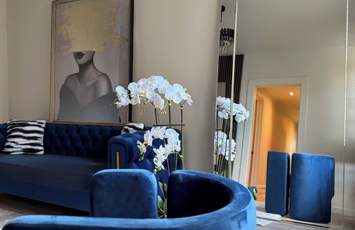 East Allegheny Apartment | 3 KING Bedrooms The Sapphire Hideaway