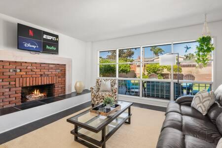 National City House | 3 Living Rooms - Spacious - Family-Friendly