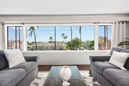 National City House | 3 Living Rooms - Spacious - Family-Friendly