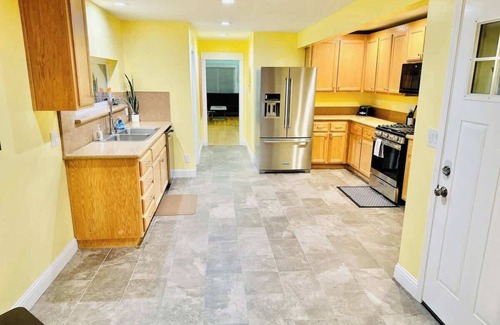 Old Southwest House | 3-Masters/3.5 Bath/Sleeps 13/Pet OK