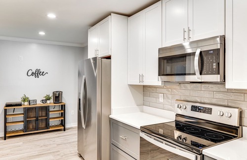 Jacksonville House | 3 Mi to Camp Lejeune: Home w/Fire Pit & Grill!