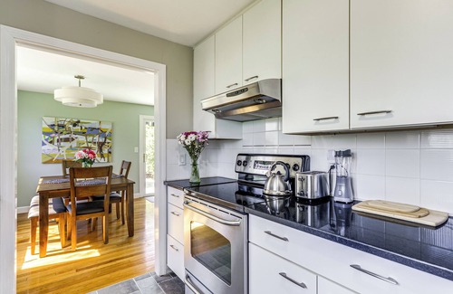 Marshfield Hills House | 3 Mi to Cape Cod Bay: Marshfield Home w/Balcony!