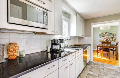 Marshfield Hills House | 3 Mi to Cape Cod Bay: Marshfield Home w/Balcony!