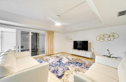 East Naples Apartment | 3 Mi to Downtown Naples Country Club Condo!