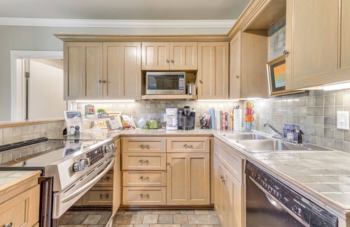 Central Oklahoma City House | 3 Mi to Dtwn OKC: Pet-Friendly Paseo Gem!