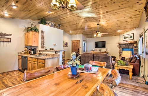 Show Low Cabin | 3 Mi to Fool Hollow Lake: Romantic Show Low Cabin
