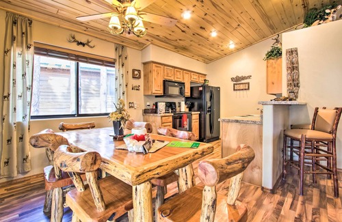 Show Low Cabin | 3 Mi to Fool Hollow Lake: Romantic Show Low Cabin