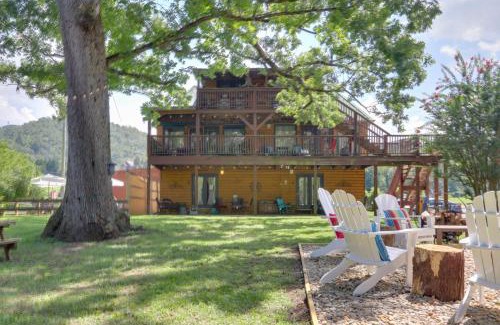 Townsend Apartment | 3 Mi to Great Smoky Mtn NP Riverfront Retreat