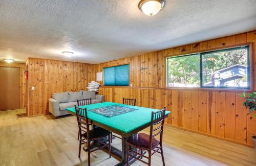 South Hills House | 3 Mi to U of O Pet-Friendly Home with Covered Deck!