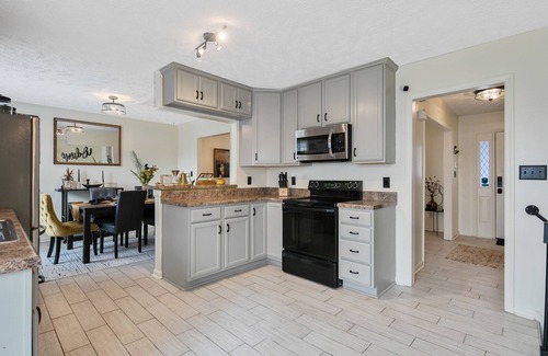 South View House | 3 Miles from Hope Mills Lake! 2 acre home with 5 SmartTvs + Self Check