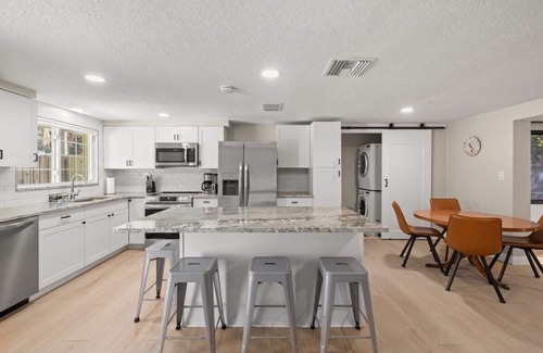 Ozona House | 3 miles to Honeymoon Island~ Firepit & Pool