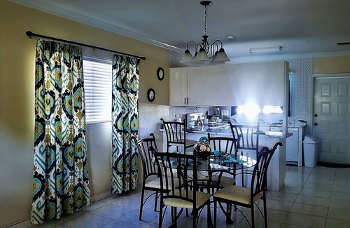 Nassau House | 3 mins away from Stunning beaches Nae's Cozy Rest