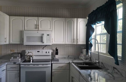 Nassau House | 3 mins away from Stunning beaches Nae's Cozy Rest