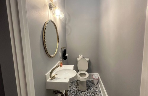 Fairgrounds House | 3 mins from French Quarters, Superdome, and Downtown.w booking for 3 day minimum