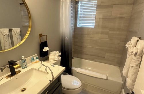 Fairgrounds House | 3 mins from French Quarters, Superdome, and Downtown.w booking for 3 day minimum
