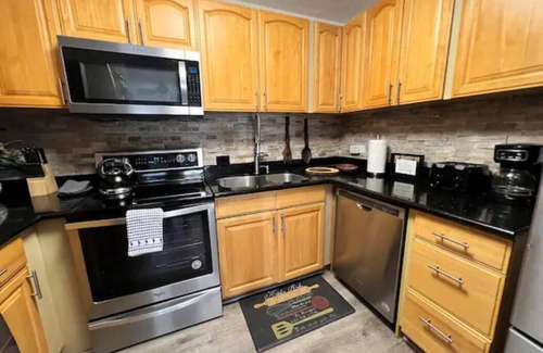 Waikiki Apartment | 3 Minute walk to famous Waikiki beach 100% legal with Free Parking