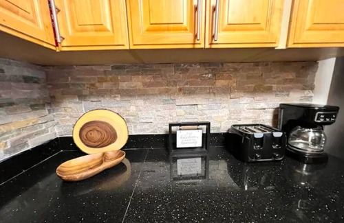 Waikiki Apartment | 3 Minute walk to famous Waikiki beach 100% legal with Free Parking