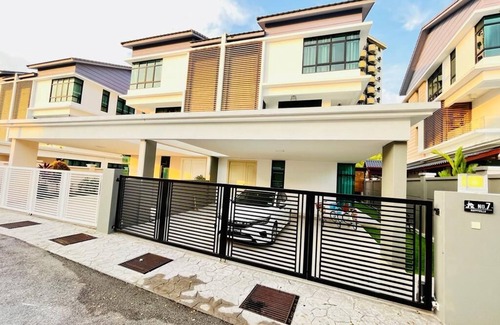Batu Ferringhi Villa | 3 Minutes Away From Batu Feringghi Beach !