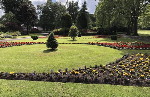 Alexandria Apartment | 3 Minutes from Loch Lomond, dog friendly.