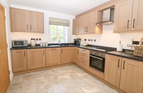 Porthmadog Cottage | 3 PENSYFLOG BARNS, pet friendly, with a garden in Porthmadog
