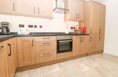 Porthmadog Cottage | 3 PENSYFLOG BARNS, pet friendly, with a garden in Porthmadog