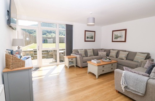 Porthmadog Cottage | 3 PENSYFLOG BARNS, pet friendly, with a garden in Porthmadog