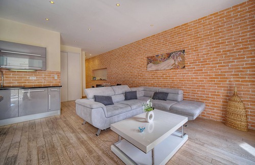 Cannes City Centre Apartment | 3 pièces avec balcon, vue sur le Vieux Port A2B022