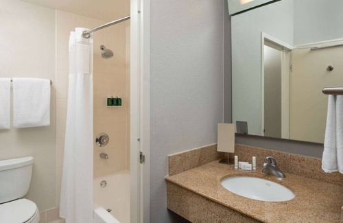 Miami Lakes Hotel | 3 Posh Units in Miami Lakes! Pet-Friendly, w/Pool, Close to Royal Oaks Park